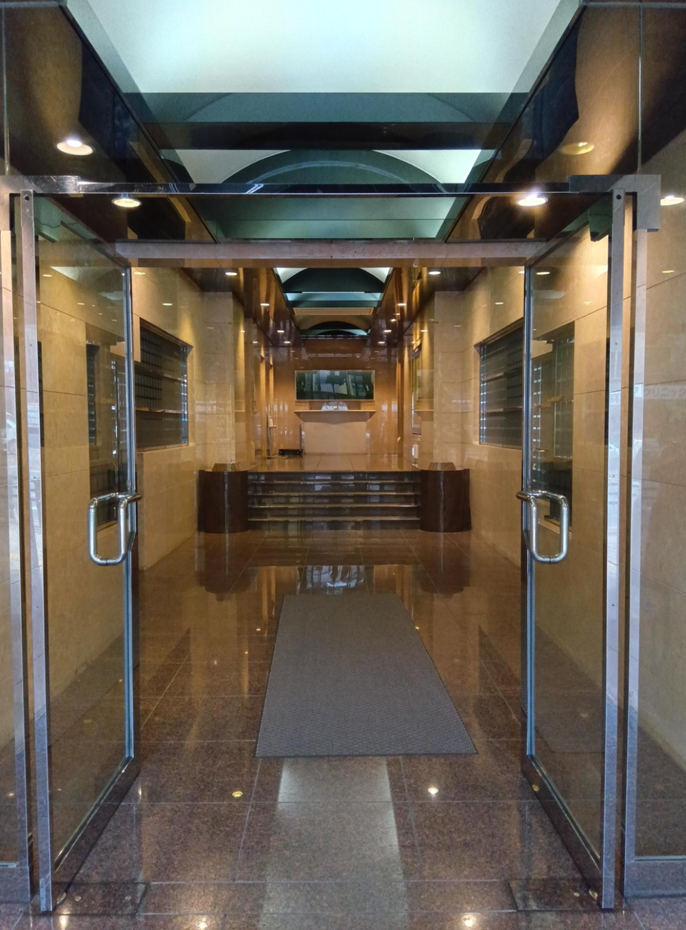 水道町ビル玄関