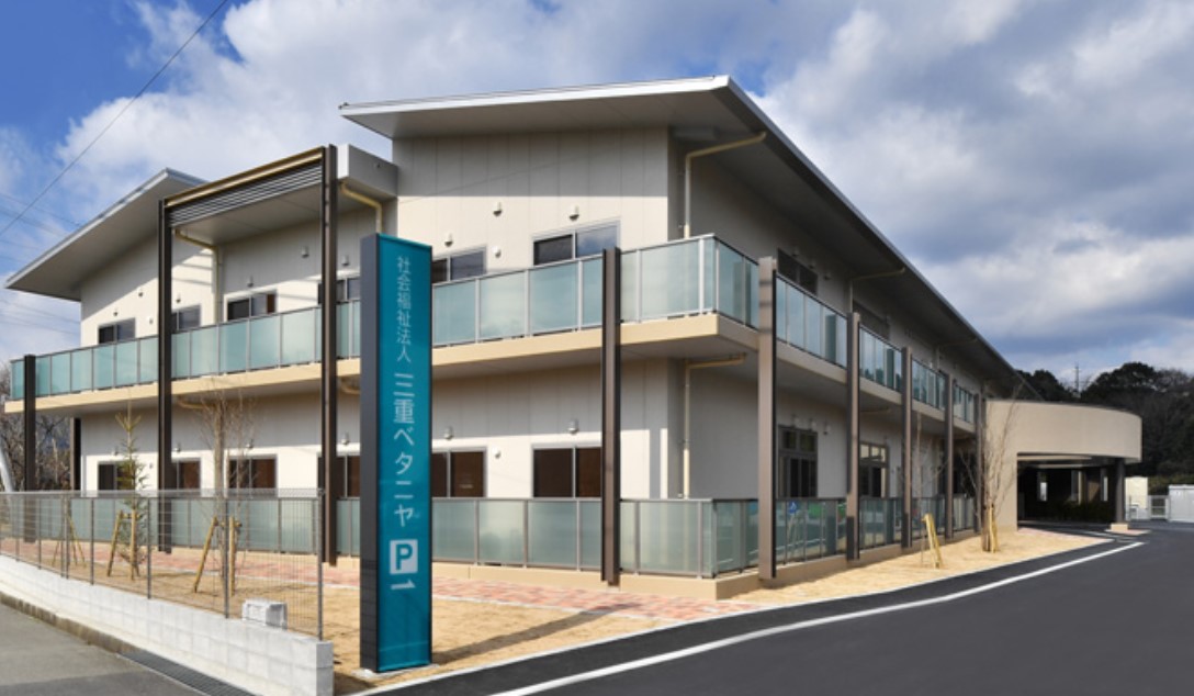 松阪市グレイスホーム　外観